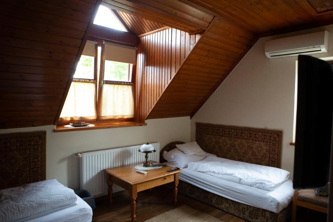 Sarok Vendeghaz Hotel Villany Exterior photo