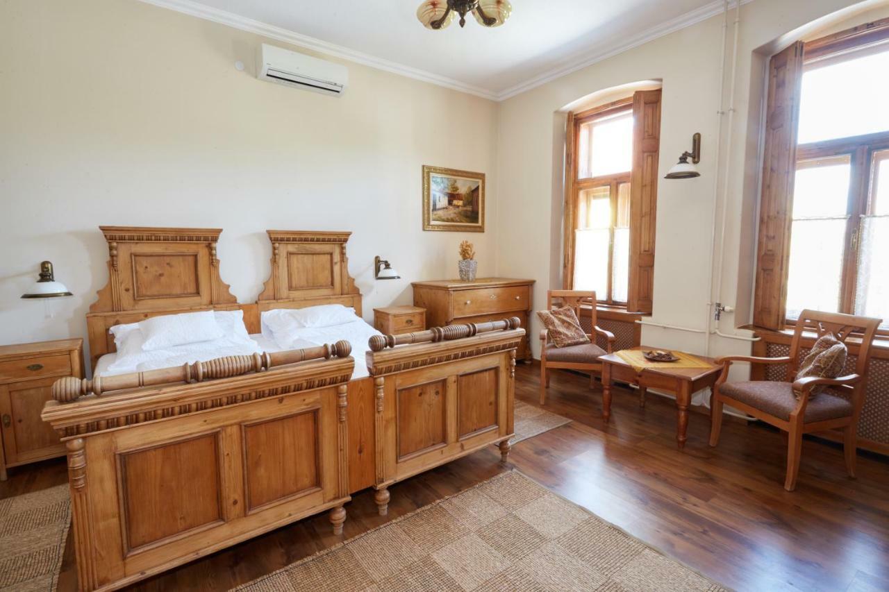 Sarok Vendeghaz Hotel Villany Exterior photo