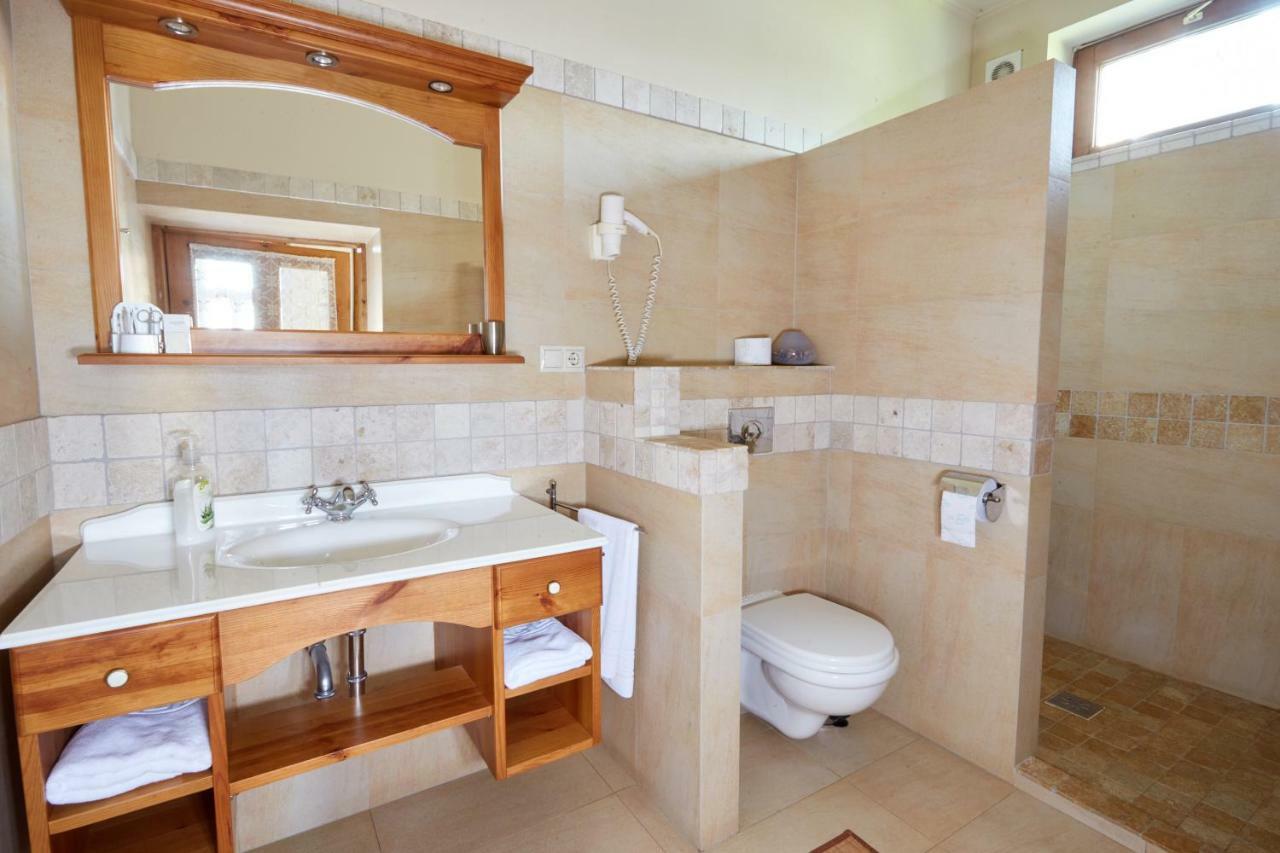 Sarok Vendeghaz Hotel Villany Exterior photo